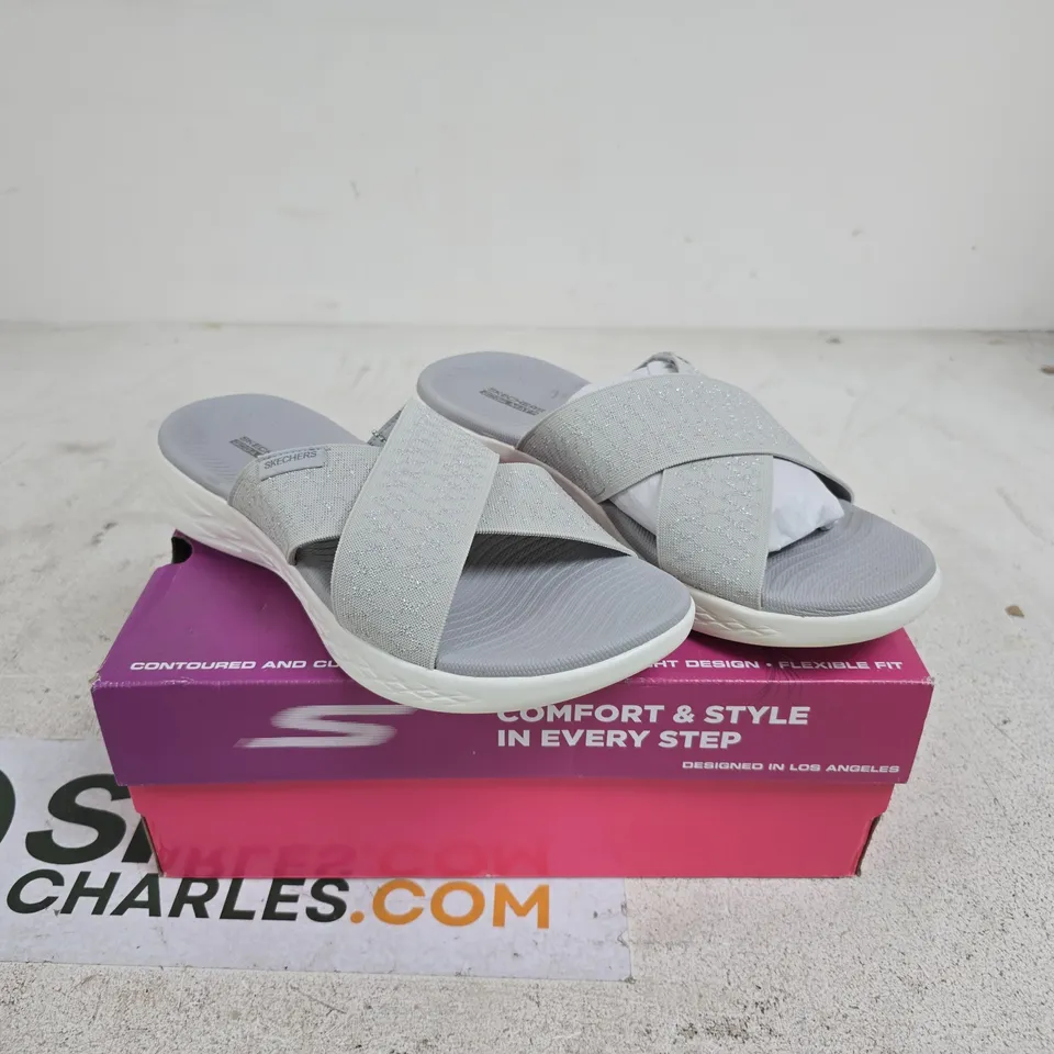 SKECHERS ON THE GO 600 ENCHANTED SLIDE SANDAL SIZE 6 BOXED