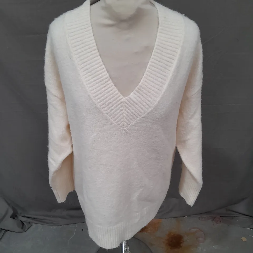 MNG VNECK SWEATER IN CREAM SIZE S