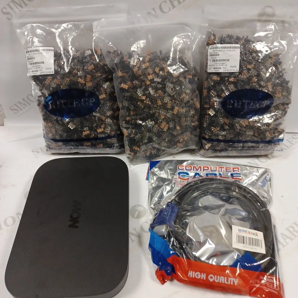 BOX TO CONTAIN APPROX. 10 X ASSORTED TECH PRODUCTS. INCLUDES WI-FI HUB, CABLES, COMPONENT PARTS ETC 