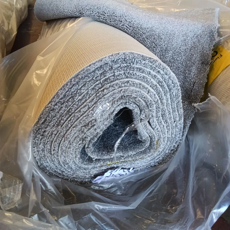 ROLL OF QUALITY CLASSIC CHARM CARPET // APPROX SIZE: 5 X 5.2m