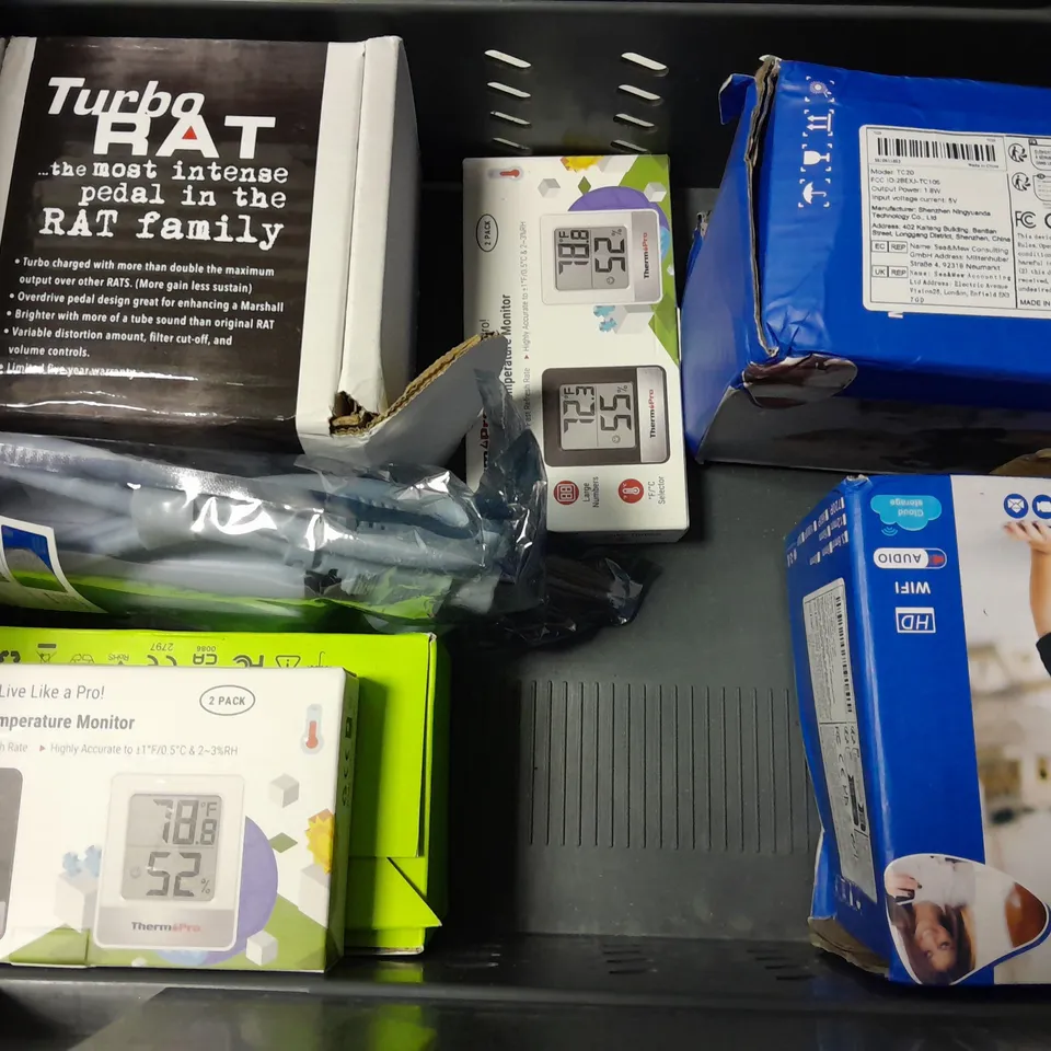 BOX OF APPROXIMATELY 12 ITEMS TO INCLUDE -  USBC POWER ADAPTER , SUPAREE 12V LED SPOT READING LIGHT , LP1118I TIMESSWITCH ETC