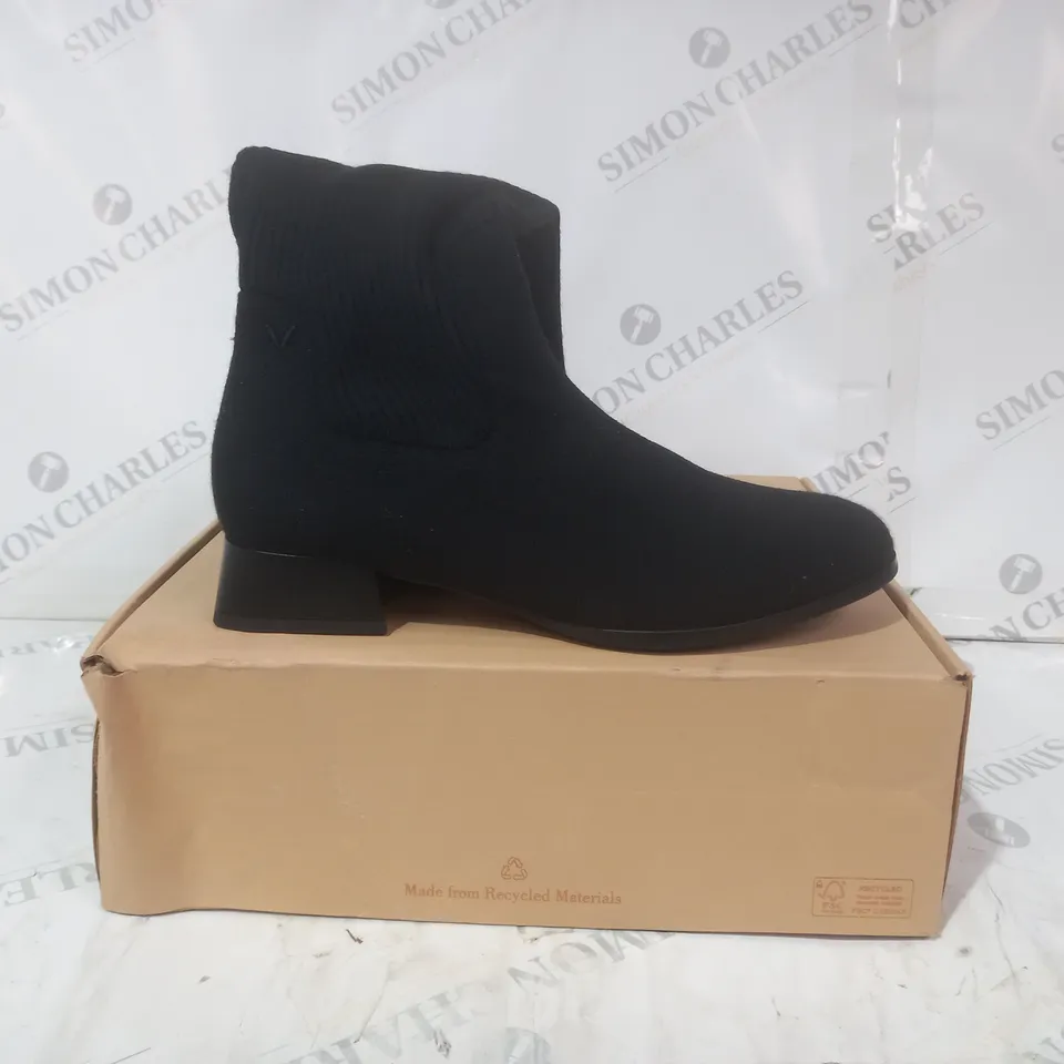 BOXED PAIR OF VIVAIA LOW HEEL THIGH HIGH BOOTS IN BLACK EU SIZE 38
