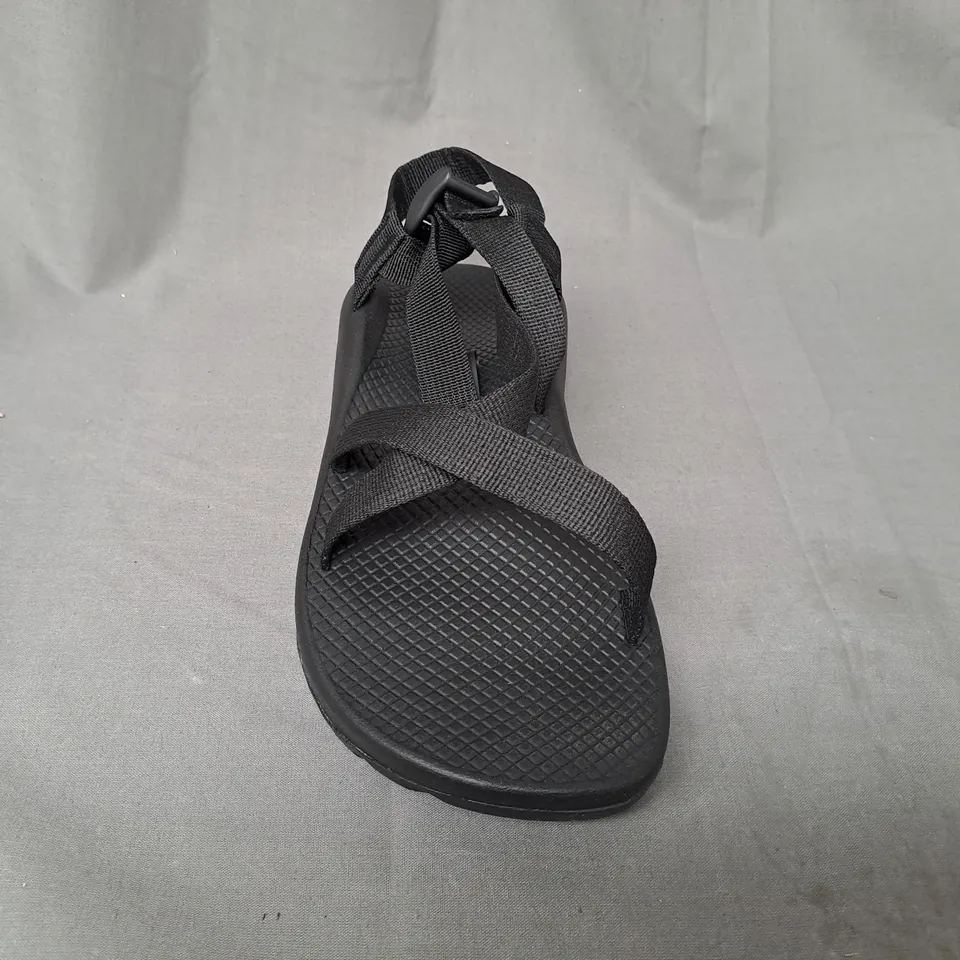 BOXED PAIR OF CHACO OPEN TOE SANDALS IN BLACK UK SIZE 7