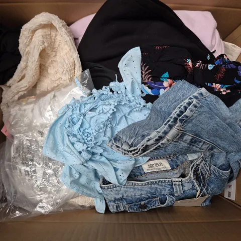 APPROXIMATELY 35 ASSORTED CLOTHING ITEMS IN VARIOUS SIZES, STYLES & COLOURS TO INCLUDE BRANDS SUCH AS STRTEEN, BERSHKA, EGO, ETC - COLLECTION ONLY