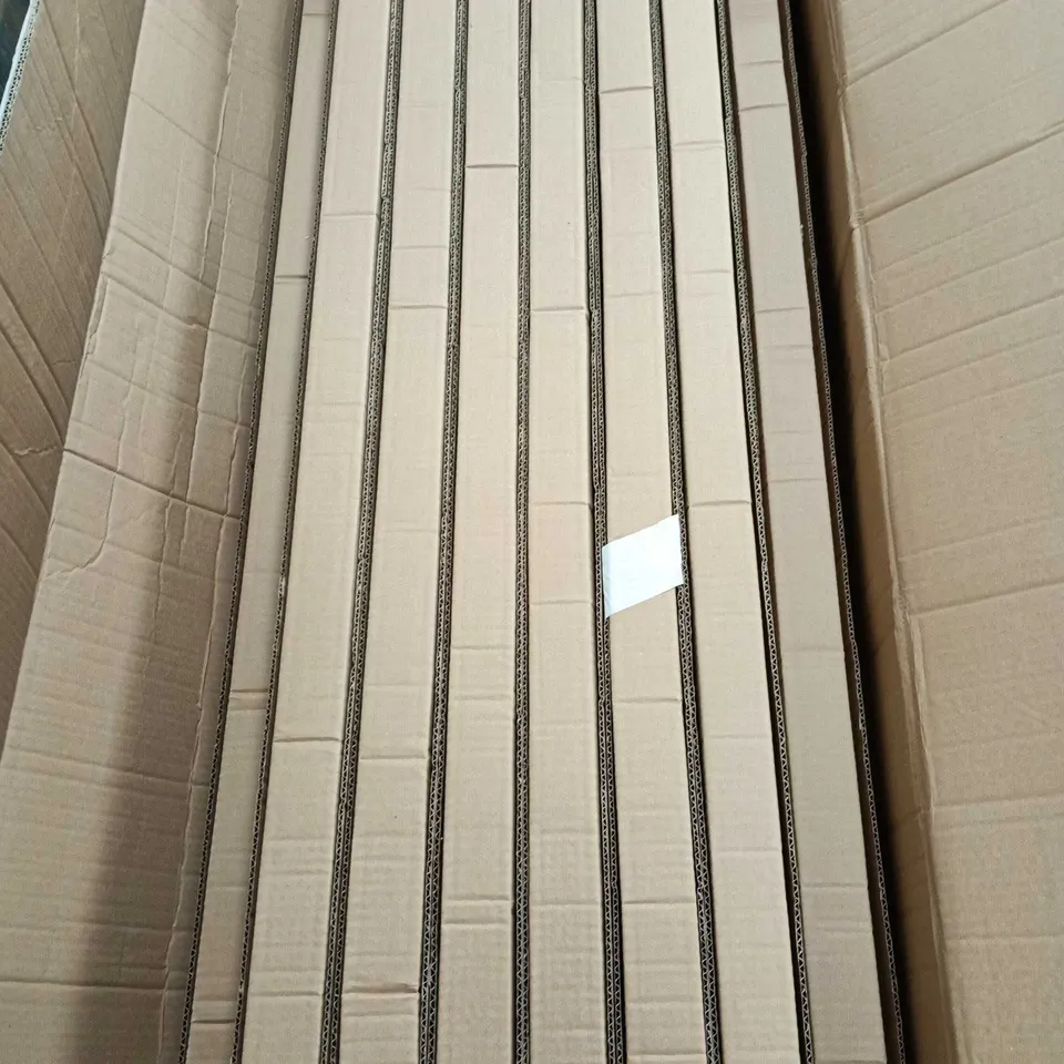 BOX OF APPROX 185 GISELA GRAHAM LONDON ARTIFICIAL PLANTS 