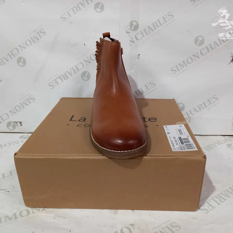 BOXED PAIR OF LA REDOUTE BOOTS IN BROWN W. SEQUIN EFFECT EU SIZE 38