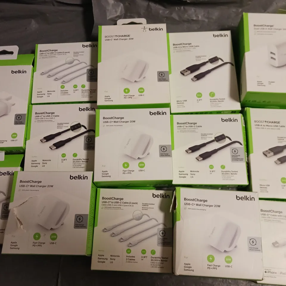 LOT OF ASSORTED BELKIN ITEMS TO INCLUDE WALL CHARGERS AND USB-C  CABLES 