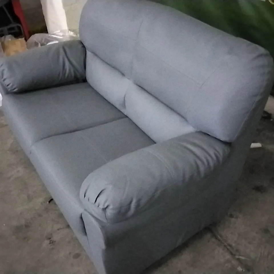 QUALITY 2 SEATER LIGHT GREY LEATHER SOFA 