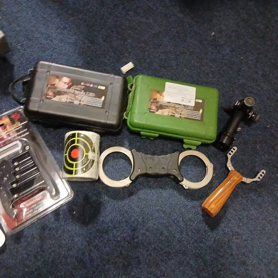 ASSORTED HUNTING ACCESSORIES TO INCLUDE; LED TORCH WITH CASE & ACCESSORIES AND CATAPULTS