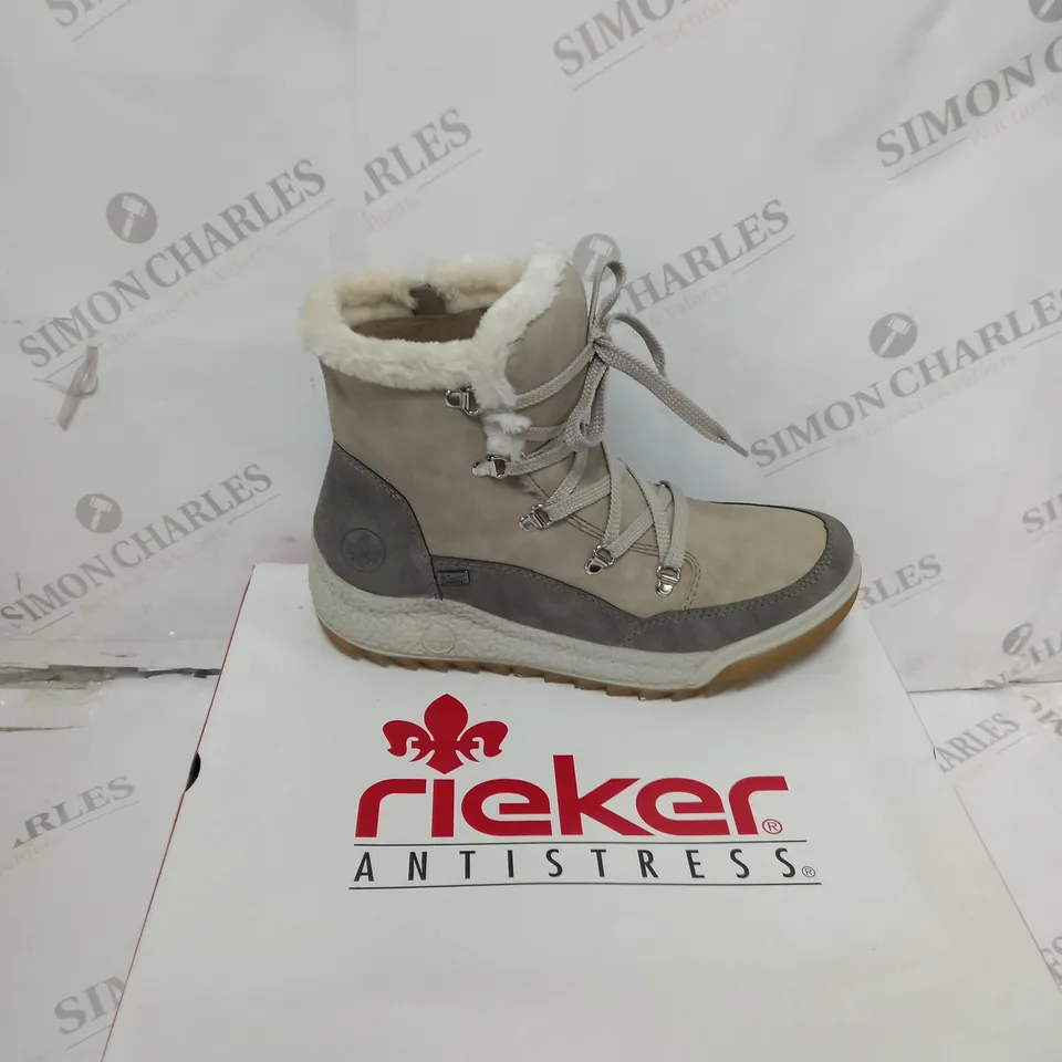 BOXED PAIR OF RIEKER ANTISTRESS WARM HIKING BOOTS SIZE 7.5 CREAM 