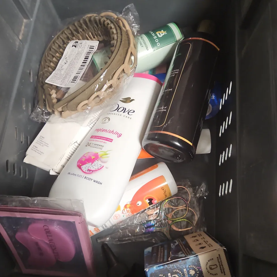 APPROXIMATEY 20 ASSORTED HEALTH AND BEAUTY PRODUCTS TO INCLUDE - AUSSIE SHAMPOO - PEPTIDE CALM MILKY TONER - THOMSON CARTER BODY WASH - ETC