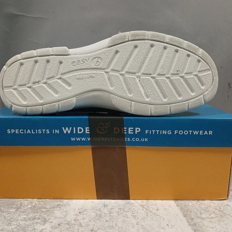 BOXED PAIR OF DB EASY B ARNOLD SHOE SIN DENIM BLUE SIZE UK 10