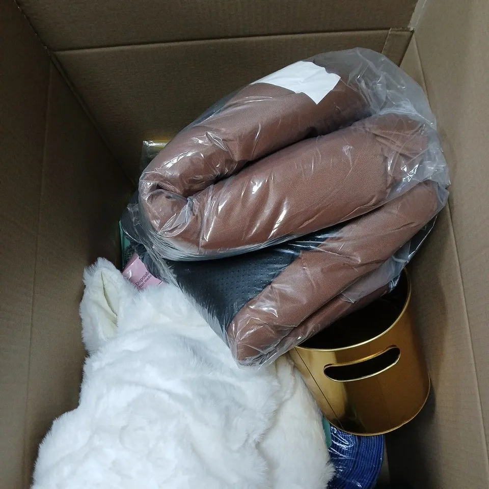 BOX OF APPROXIMATELY 15 ASSORTED HOUSEHOLD ITEMS TO INCLUDE KNITTING WOOL, FACE MASKS, KITCHEN TOWEL HOLDER, ORNAMENTAL SOFT BIRD ETC
