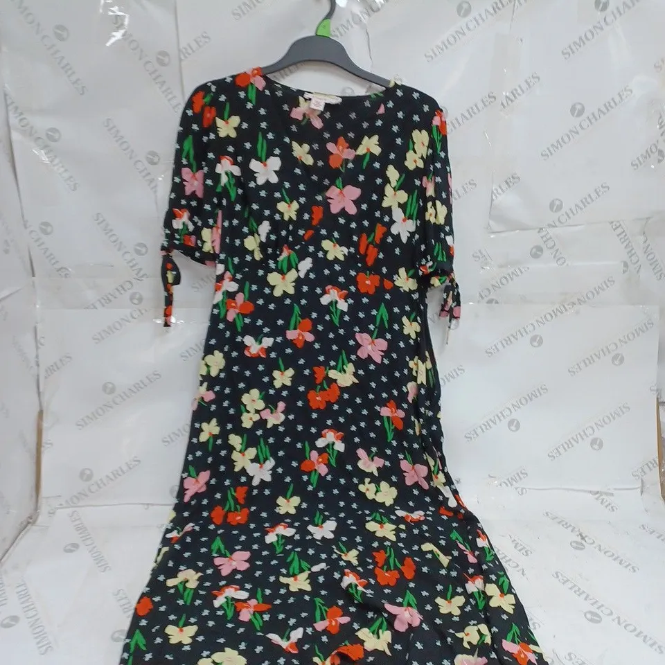 12 FINERY DETAILED DRESSES IN VARIOUS STYLES 