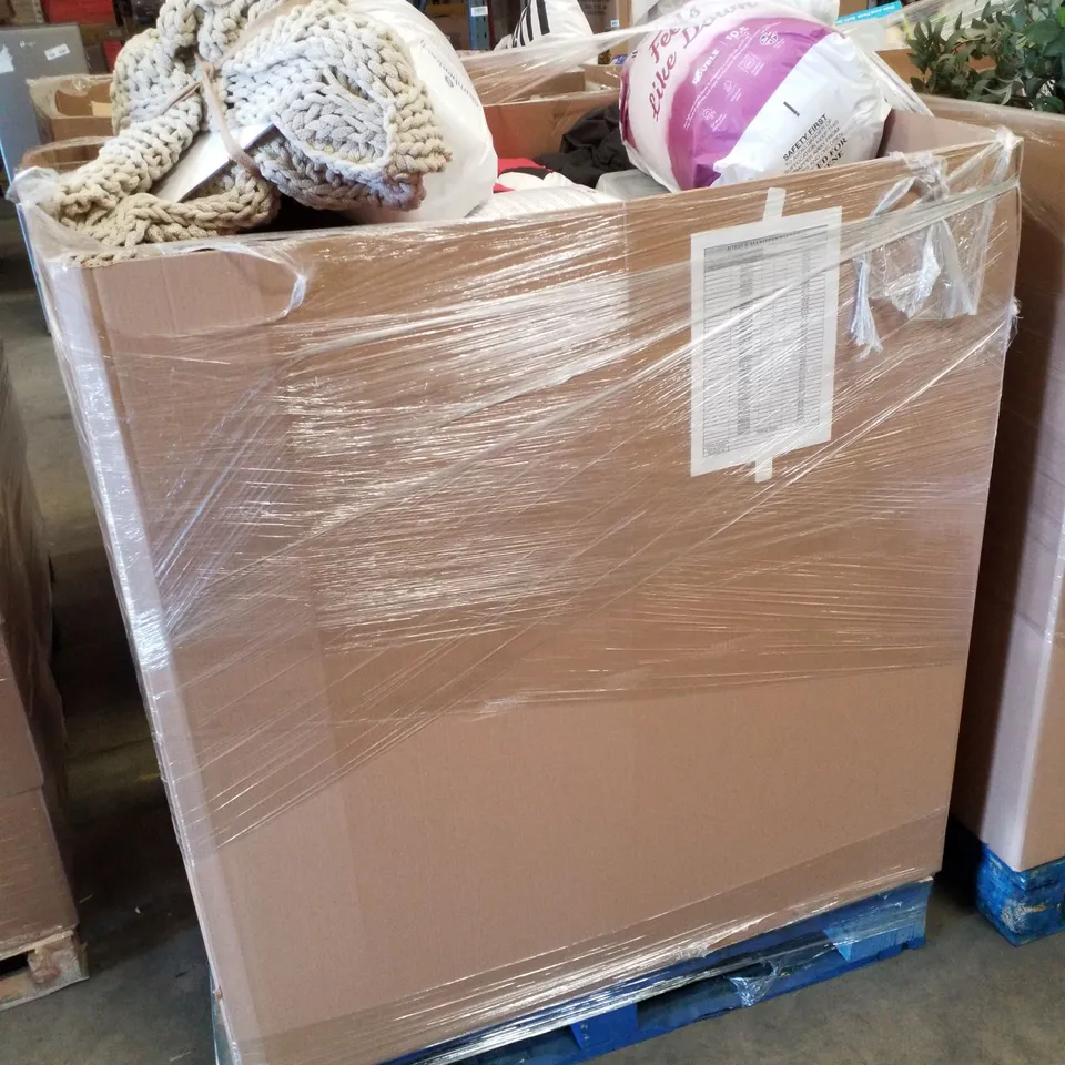 PALLET CONTAINING APPROXIMATELY 39 PRODUCTS INCLUDING PILLOWS, DUVETS, PURPLE LUGGAGE & 2 MIAMI CUSHIONS 