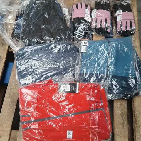 APPROXIMATELY 22 ITEMS OF ASSORTED BRAND NEW REGATTA/DARE2B CLOTHING AND ACCESSORIES