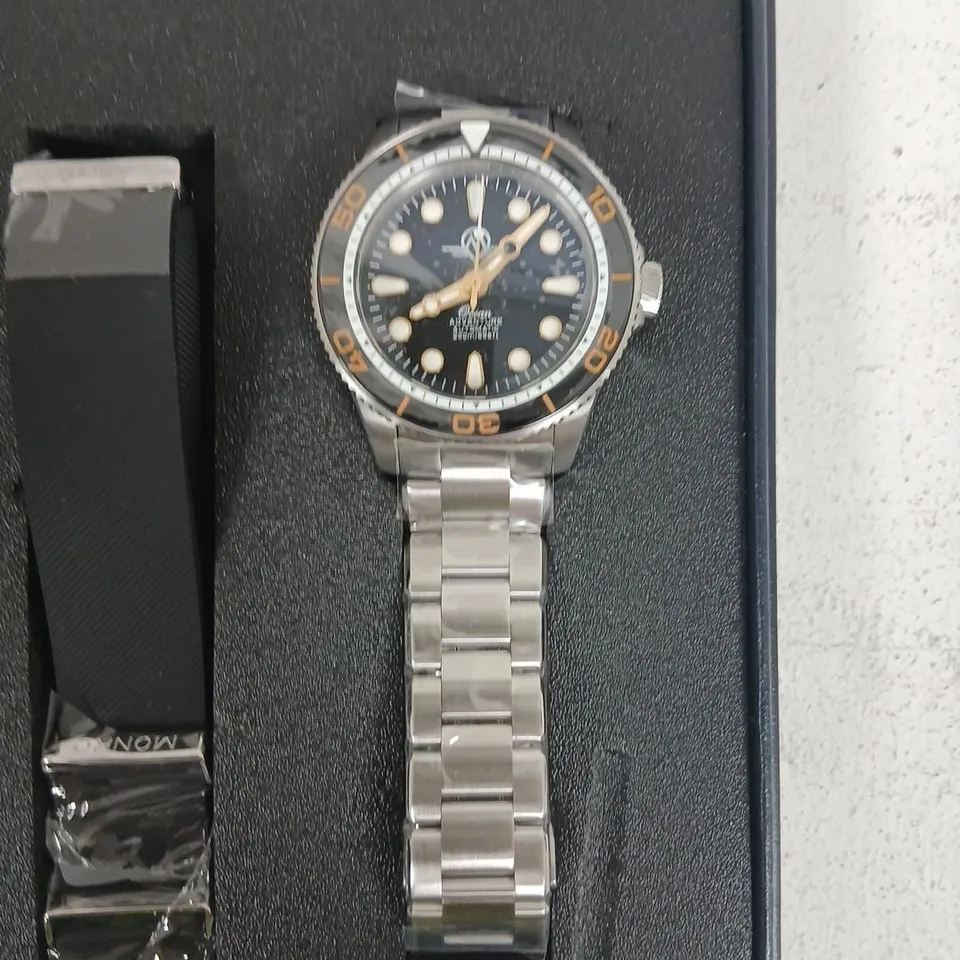 MONRO DIVER WRISTWATCH WITH STAINLESS STEEL BRACELET – BOXED, WITH EXTRA BLACK STRAP