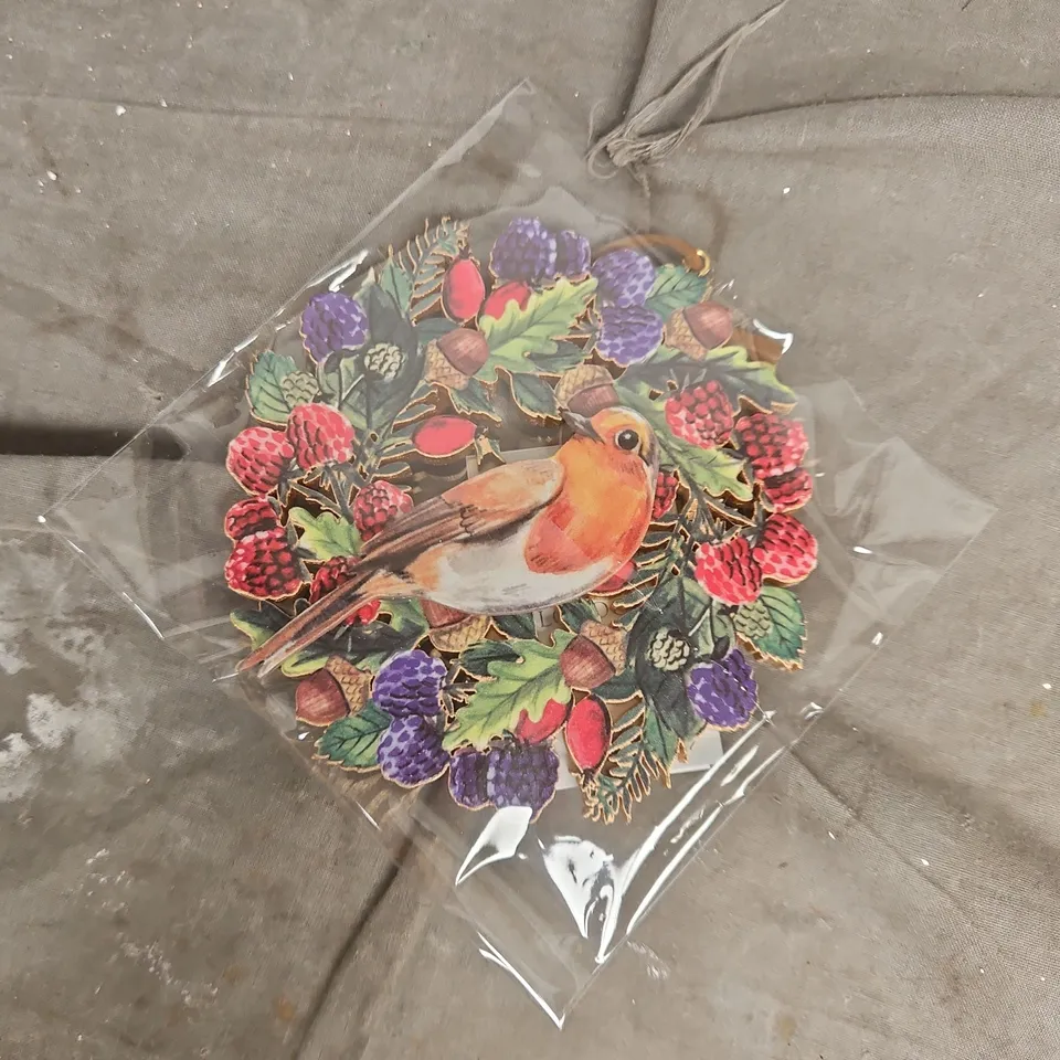 24 X GISELA GRAHAM ROBIN AND BERRIES DISC WOODEN HANGING DECORATIONS