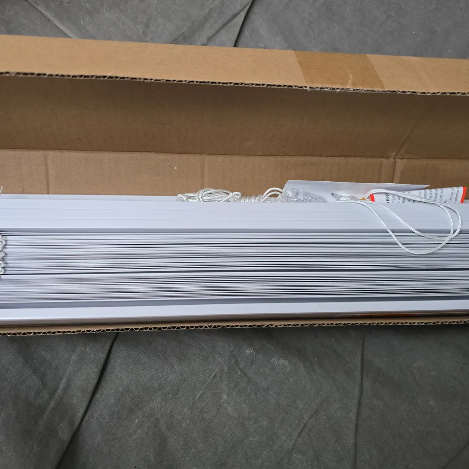 OPTIMAL PRODUCTS PVC VENETIAN BLIND – WHITE, 75CM WIDE X 210CM DROP (BOXED)