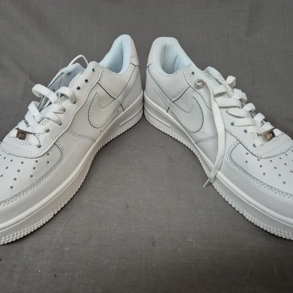 PAIR OF NIKE AIR FORCE 1 SHOES IN WHITE UK SIZE 8.5