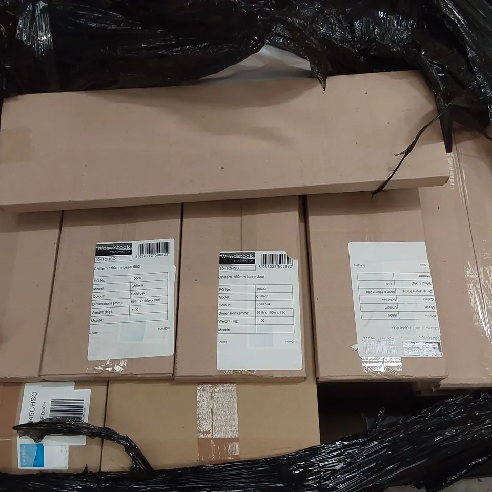 PALLET CONTAINING A LARGE QUANTITY OF BATHROOM FURNITURE PANELS