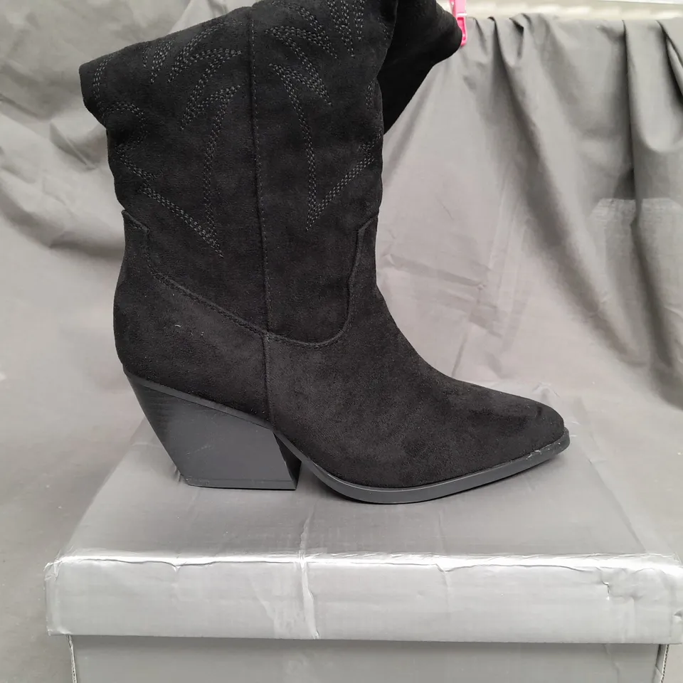 BOXED SUPER MODE HIGH HEEL BOOTS IN BLACK - SIZE 36