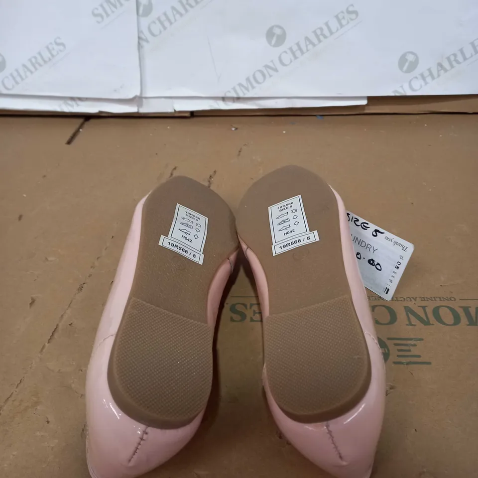 KALEIDOSCOPE PINK AND WHITE BALLERINA SHOES SIZE 5