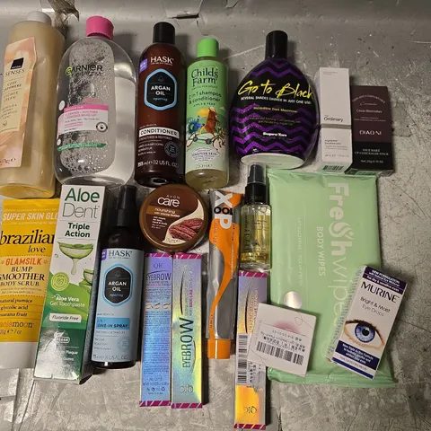 LOT OF APPROXIMATELY 25 ASSORTED HEALTH AND BEAUTY ITEMS TO INCLUDE MAURINE SHAMPOO, HASK ARGAN OIL SHAMPOO AND ALOE DENT TOOTHPASTE