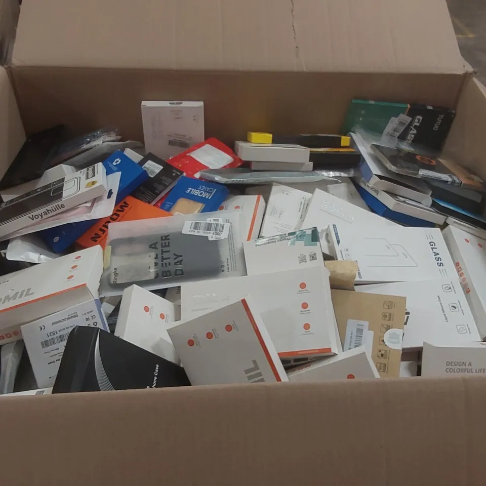PALLET CONTAINING A VERY LARGE QUANTITY OF ASSORTED PHONE CASES/SCREEN PROTECTORS ECT