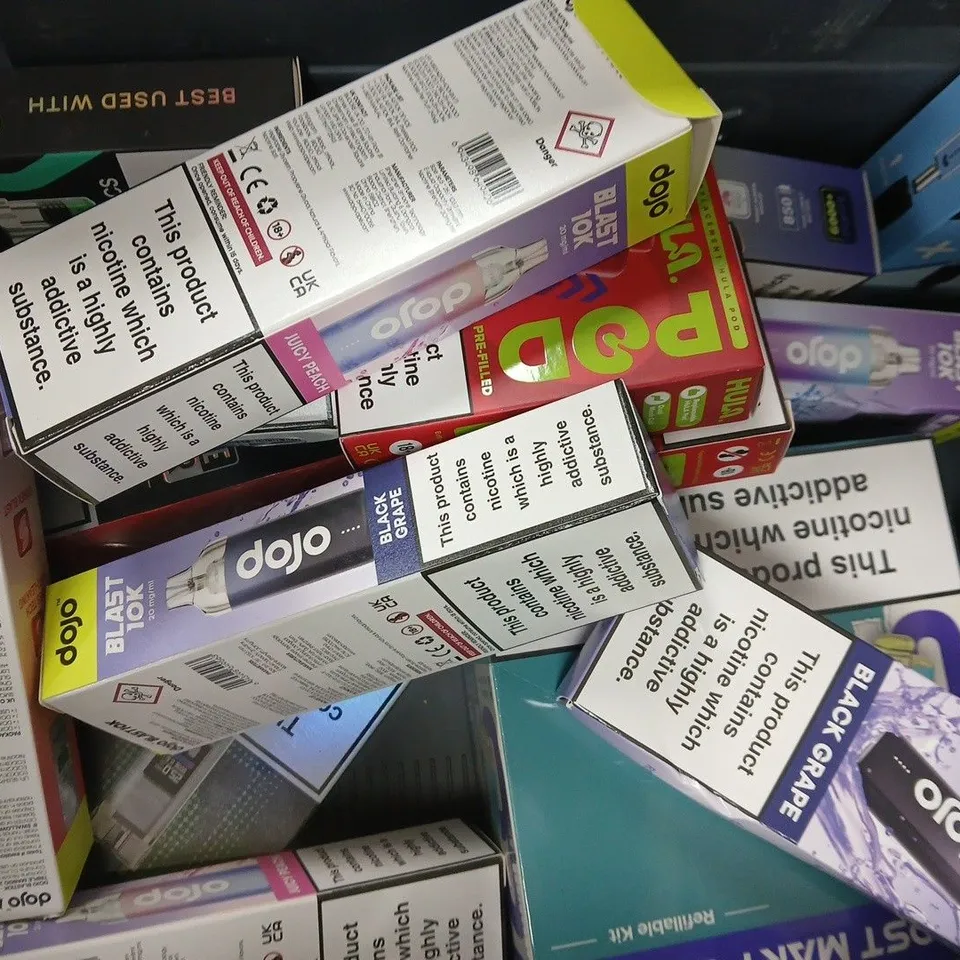 APPROXIAMTELY 15 ASSORTED VAPING PRODUCTS TO INCLUDE OXVA, HAYATI, ETC - COLLECTION ONLY