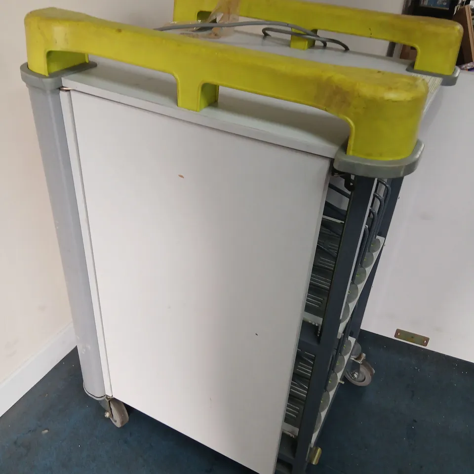 LAPCABBY LAPTOP CHARGING CART ON WHEELS – BUILT-IN CHARGER