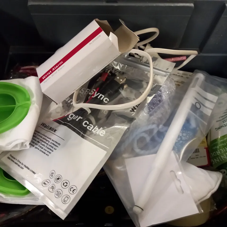 BOX OF APPROX 10 ASSORTED ITEMS INCLUDING PADLOCK, BIC PEN AND ALLEN KEY SET