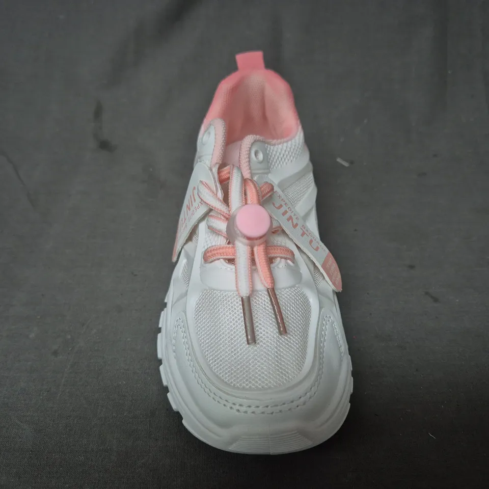 BOXED PAIR OF UNBRANDED KID'S SHOES IN WHITE/PINK EU SIZE 30