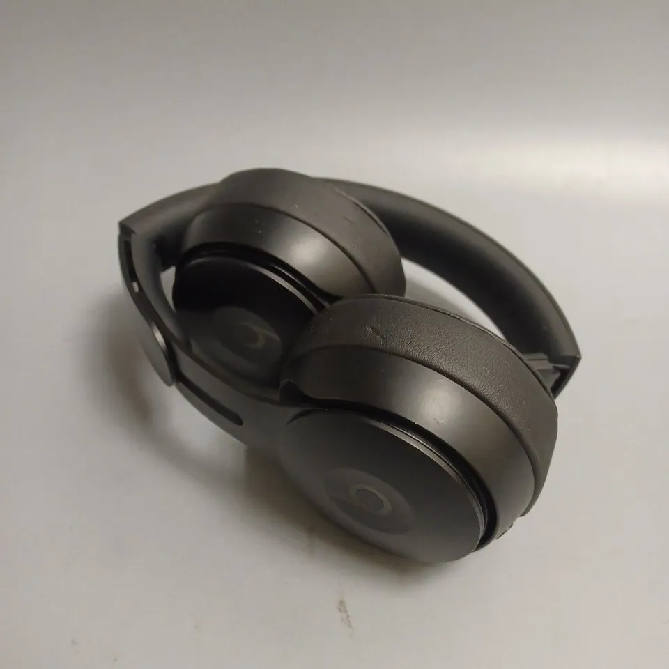 BEATS SOLO PRO WIRELESS OVER EAR HEADPHONES IN BLACK 