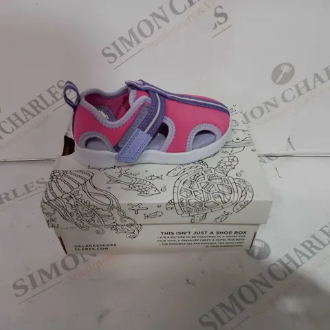 BOXED CLARKS VELCRO STRAPPED KIDS SANDALS, IN PINK/PURPLE. UK SIZE 4.5