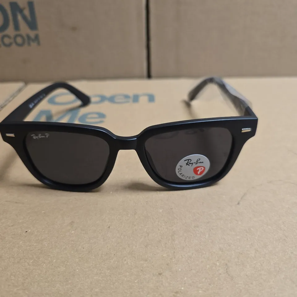 RAY-BAN WAYFARER SUNGLASSES - BLACK, POLARIZED (WITH CASE, BOX & CLEANING CLOTH)