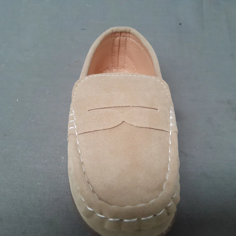 BOXED PAIR OF DESIGNER KID'S LOAFERS IN SAND EU SIZE 33