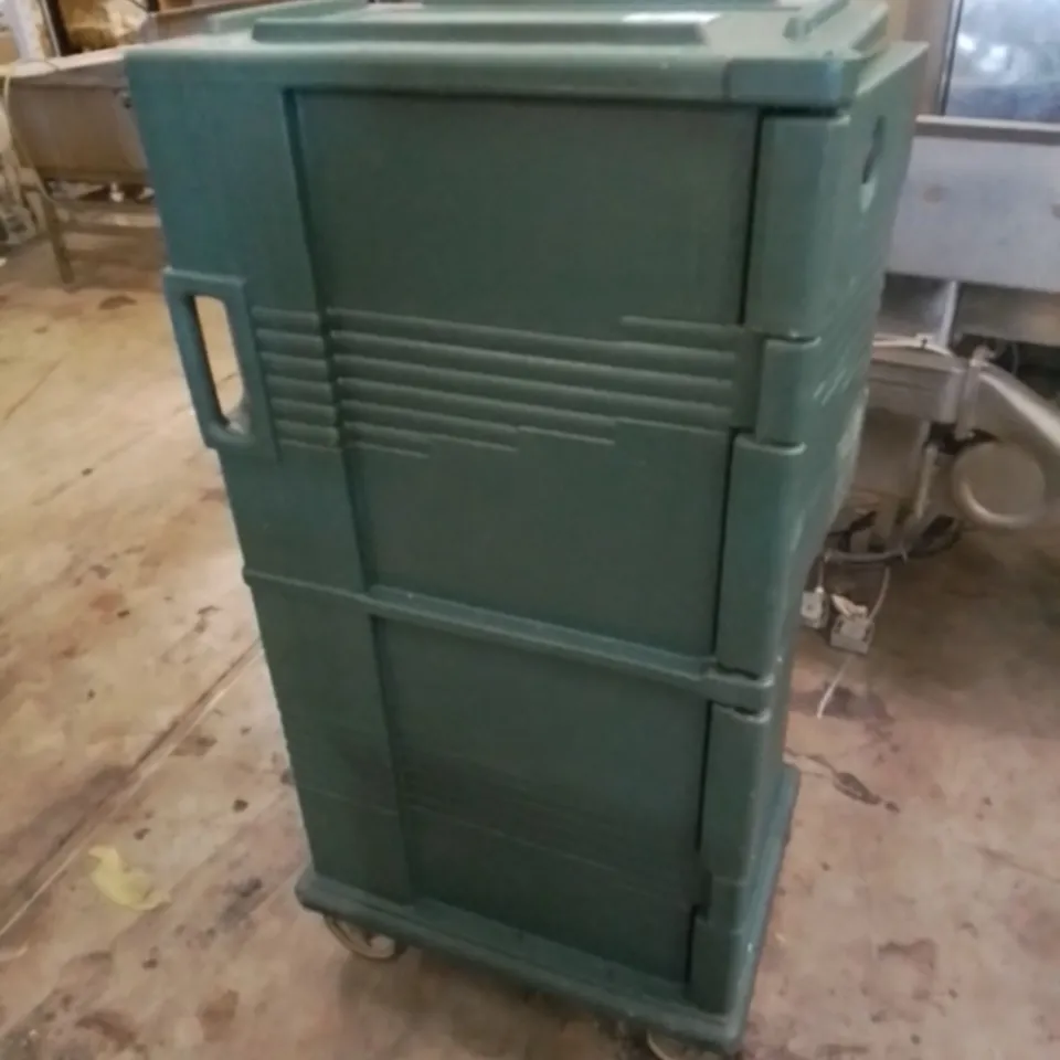 CAMBRO ULTRA CAMCART INSULATED FOOD CART 