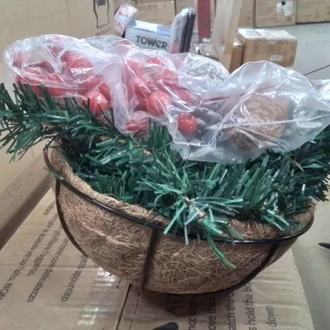 BOXED CHRISTMAS HANGING BASKET