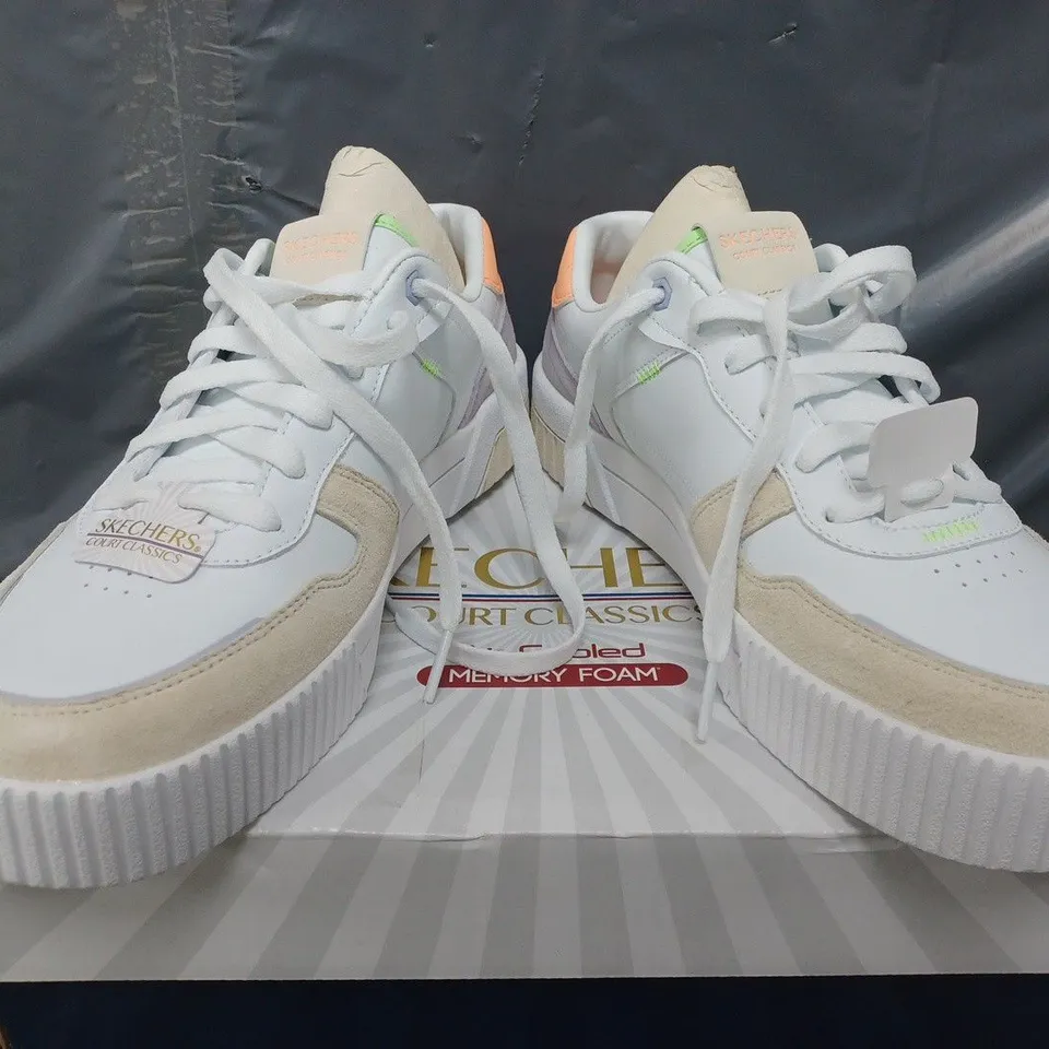 BOXED SKECHERS COURT CLASSIC TRAINERS IN WHITE - UK 7