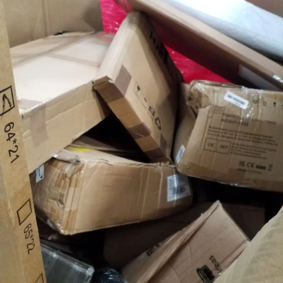 PALLET OF ASSORTED PRODUCTS INCLUDING FULL LENGTH MIRROR, GAMING MOUSE PAD, TOILET SEAT, PORTABLE WARDROBE, FLOOR MAT