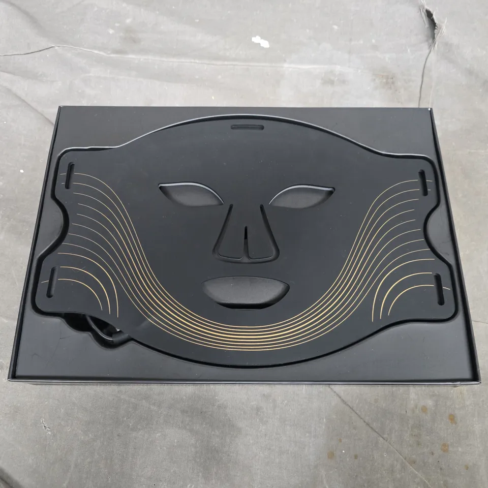 BOXED NUOVALUCE LED FACE MASK