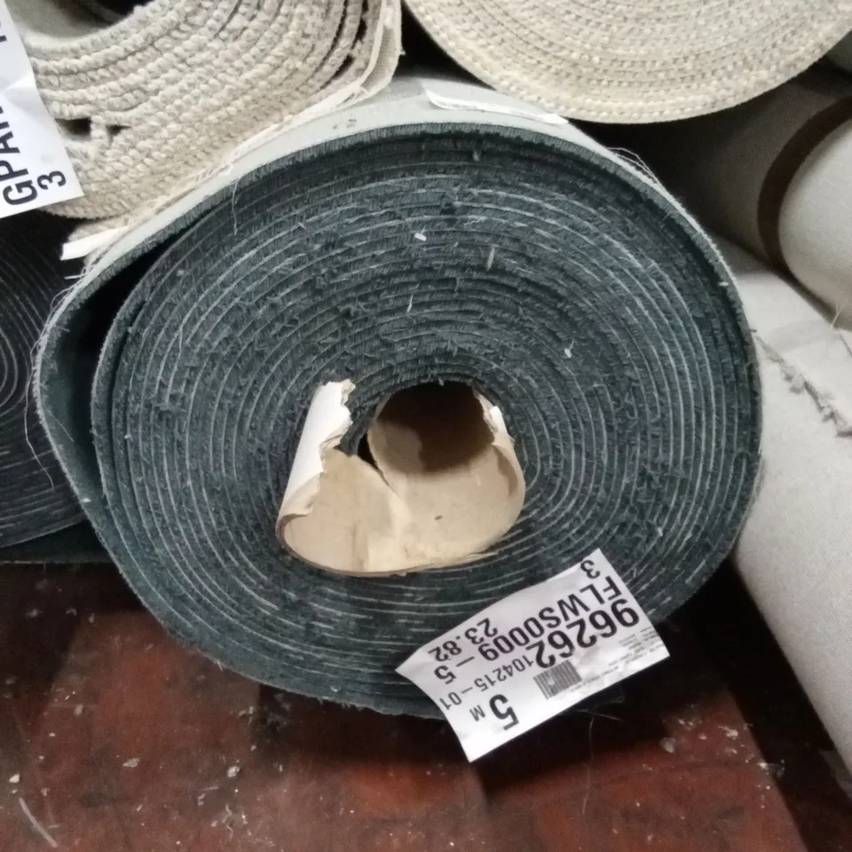 ROLL OF QUALITY FLOWER SHOW BLUE DAHLIA CARPET // APPROX SIZE: 5 X 23.82m