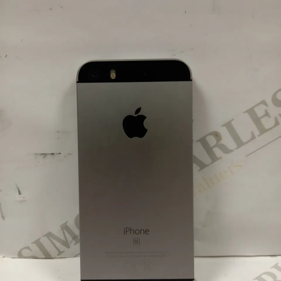 APPLE IPHONE SE (1ST GENERATION) - SILVER 
