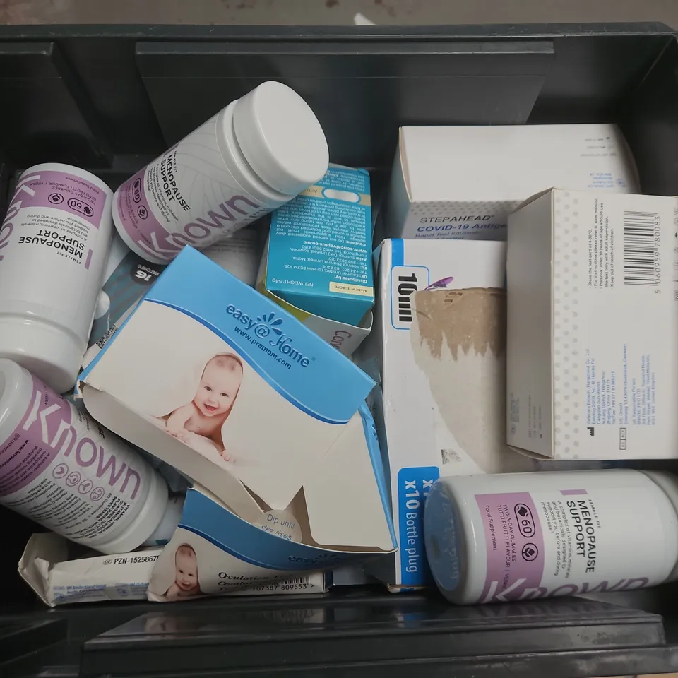 TOTE OF APPROXIMATELY 20 ASSORTED HEALTHCARE PRODUCTS TO INCLUDE A PEAK FLOW METER - ROC WRINKLE CORRECT NIGHT CREAM AND MENOPAUSE SUPPORT SUPPLEMENTS