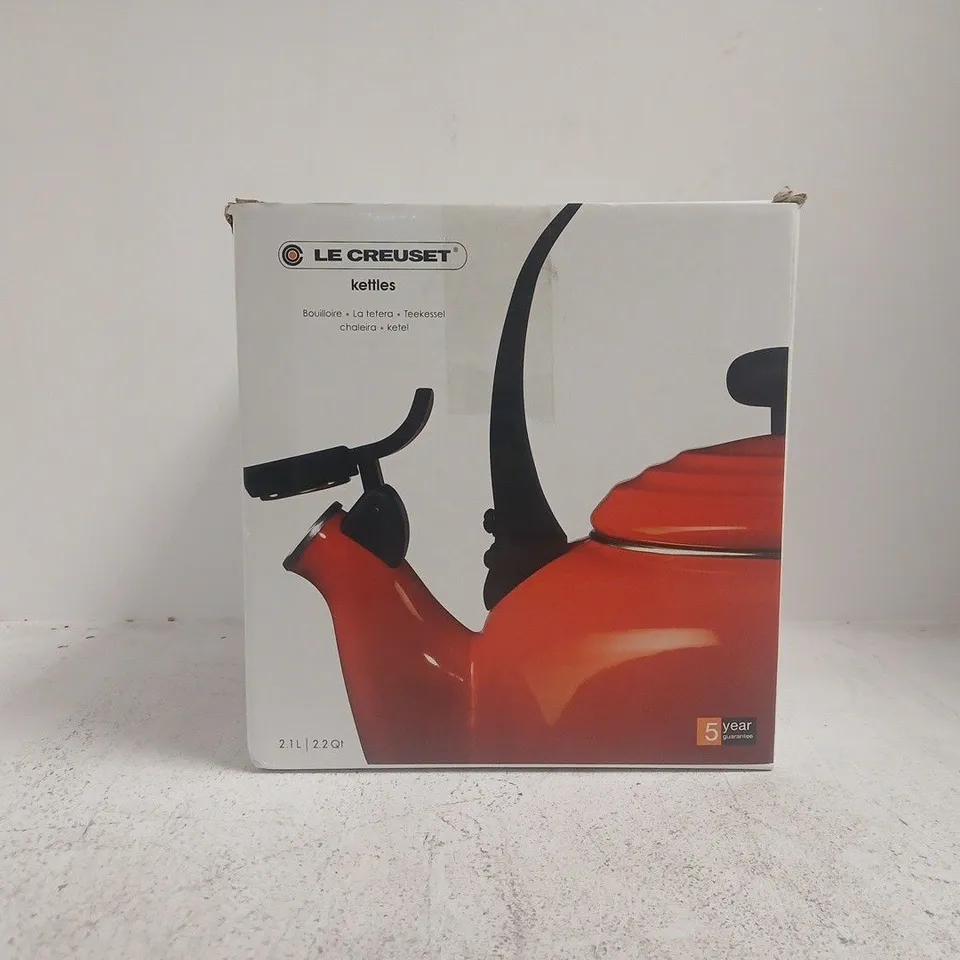 LE CREUSET KETTLE – WHITE, 2.1L / 2.2QT, BOXED