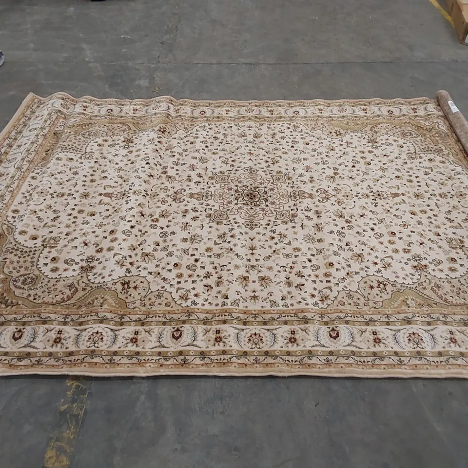 ORIENTAL WEAVERS ROYAL CLASSIC RUG // SIZE: 240 X 340cm