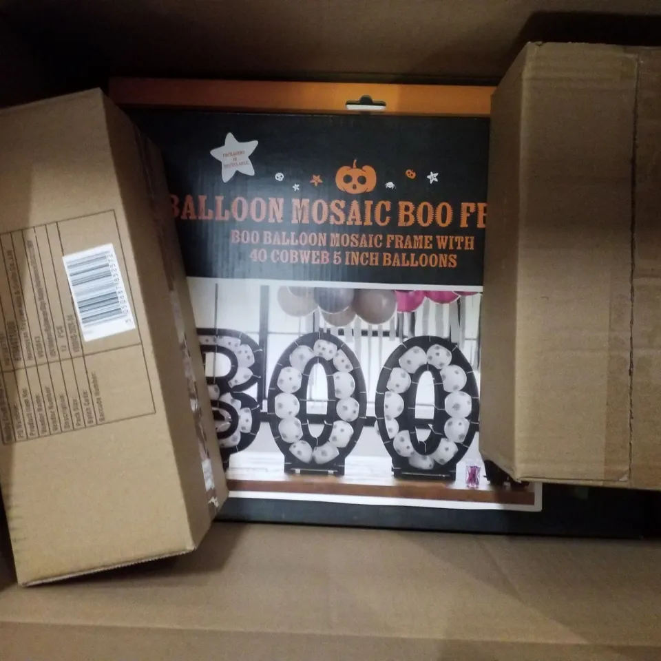 PALLET CONTAINING ASSORTED HALLOWEEN DECORATIONS & PRODUCTS INCLUDING LARGE CERAMIC GHOST, BALLOON MOSAIC BOO FRAME, SPIDER BOWL, CERAMIC SKULL & WIRE EDGE RIBBON
