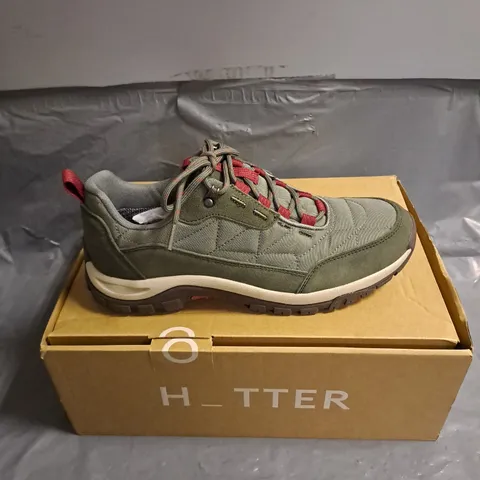 BOXED PAIR OF HOTTER HEADWAY WATERPROOF SHOES IN KHAKI SIZE UK 8