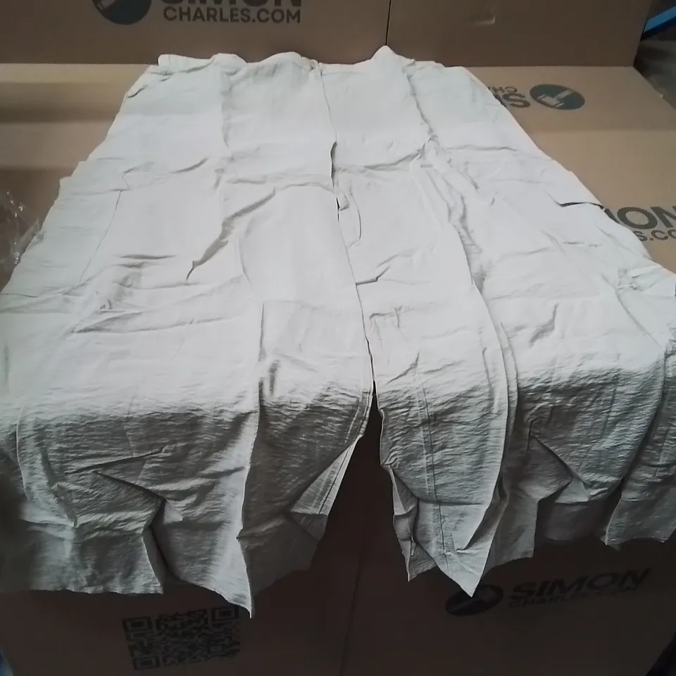 BOXED BRAND NEW APPROXIMATELY 40 JD WILLIAMS CARGO PANTS STONE SIZE 20